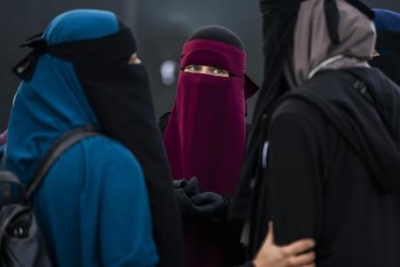 Qeveria algjeriane ndalon përdorimin e hixhabit në vendin e punës