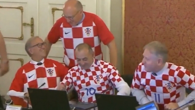 VIDEO/ Shikoni gjestin e paparë të qeverisë kroate pas kalimit në finale