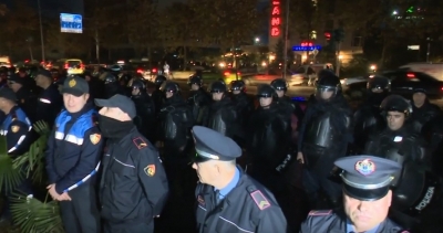 VIDEO/ Policia terror në unazën e re edhe gjatë natës