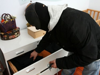 Maskat grabitin një banesë në Krujë, autorët të armatosur