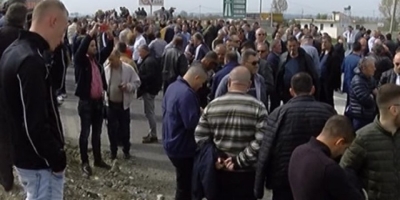 Qytetarët i bllokojnë rrugën Ramës, nuk kalon dot për në Shkodër dhe Malësi të Madhe