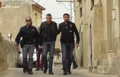 Grabiti pronarin e një lokali, arrestohet shqiptari në Itali