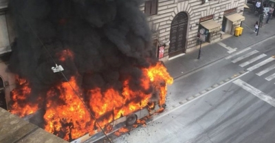 Romë/ Shpërthen autobusi