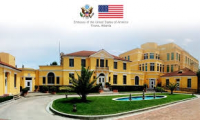 Ambasada e SHBA publikon pamjet nga salla e re e gjyqit: Po trajtojmë gjyqtarët për Reformën në Drejtësi