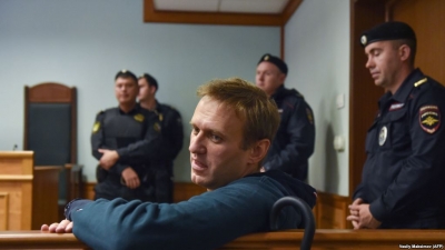Lideri opozitar rus, Navalny, lirohet nga burgu