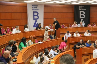 “Je i paaftë të gjush” si nxiti dhunë Erion Veliaj në këshillin bashkiak