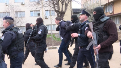 Kosovë/ Arrestohen 4 shtetas serbë në veri të Mitrovicës