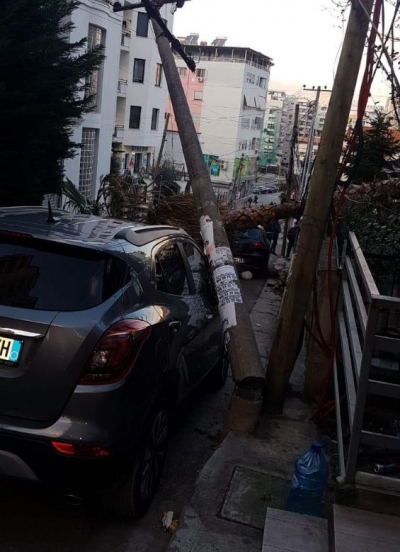 Erërat e forta në vend, reagon Ministria e Mbrojtjes: &quot;Shmangni kalimin në afërsi të pallateve!&quot;
