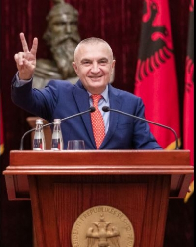 “Shqipëria do të jetë e shqiptarëve përjetësisht”, Presidenti Meta: Edhe 4 ditë që vullneti i sovranit të përmbysë “fuks-shtetin” e Rilindjes