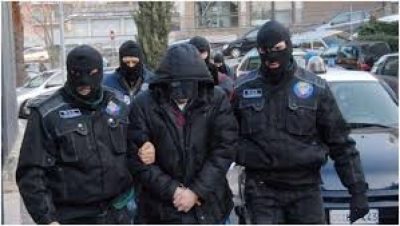 EMRI/ Po tentonte të kthehej në Shqipëri, antimafia e arreston pa u ngjitur në traget