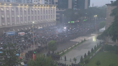“As shiu, as dhuna policore, as gazi helmues, as prangat e qelisë nuk i trembin më shqiptarët”- Reagon ish-Presidenti