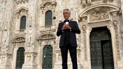 Këngëtari i operës italiane Andrea Bocelli ka thënë se është ndjerë “i poshtëruar dhe ofenduar” nga masat bllokuese të vendosura në vend për shkak të koronavirusit