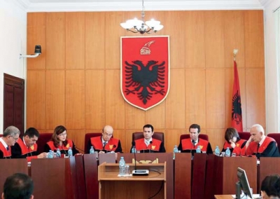 Vendi pa Kushtetuese, Meta hap garën