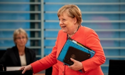 Merkel ”feston” ditëlindjen në samitin e Fondit të Rimëkëmbjes!
