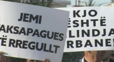 Qytetarët e Durrësit protestojnë: Na ndatë si në Rripin e Gazës