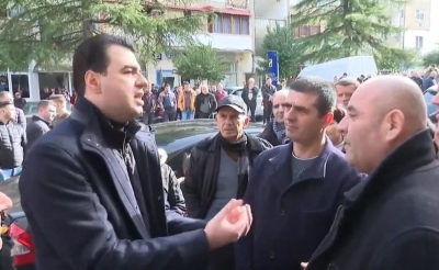 Basha, takim me qytetarët e Ballshit: Hapi i parë, vendosja e statusit të naftëtarit! (live)