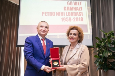 Presidenti Meta vlerëson Gjimnazin “Petro Nini Luarasi” me Titullin “Kalorës i Urdhrit të Flamurit”