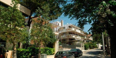 Familjet greke kanë humbur 28% të aseteve të tyre, në një dekadë