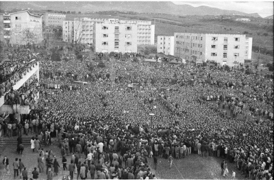 Dhjetor 1990. Foto Roland Tasho