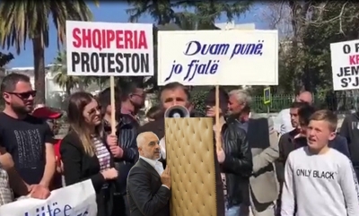 VIDEO/ Edhe Saranda në këmbë, me qindra në protestë anti-Rama