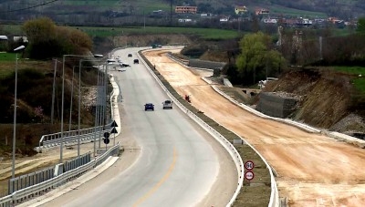 Fluks ankesash për mirëmbajtjen e rrugëve, kundërshtohen 10 procedura tenderimi