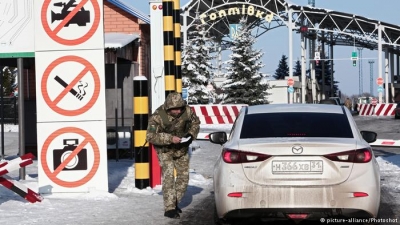 Ukraina ndalon hyrjen e meshkujve rusë në vend