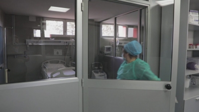 Vatër e re koronavirusi, rasti i ri pa lidhje me pacientin “zero”. Gjobë 1 milion lekë për të kthyerit nga zonat e kuqe që nuk vetëkarantinohen