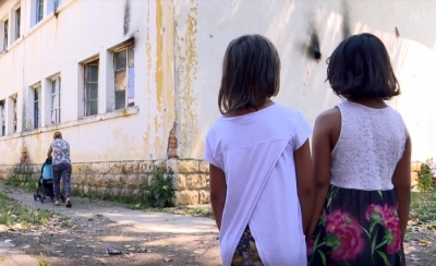 VIDEO/Rrahja mizore e 8-vjeçares rome, ç&#039;po ndodh me fëmijën dhe familjen e saj