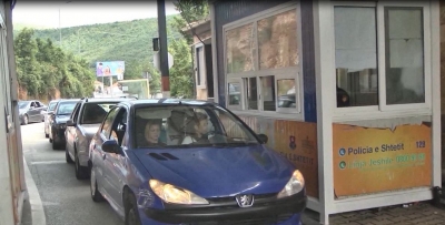 Shqiptarët kthehen në Shqipëri për Krishtlindje, fluks hyrjesh në Kapshticë