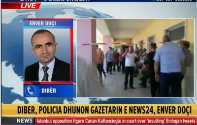 Policia dhunon gazetarin Enver Doçi, e godet me tytën e armës