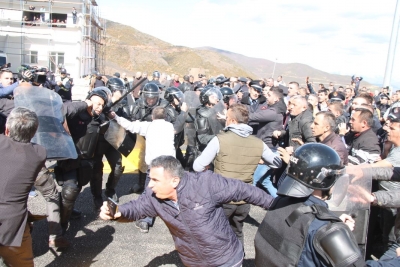 Më 17 shtator, opozita dhe banorët e Kukësit, në protestë kundër tarifës së Rrugës së Kombit