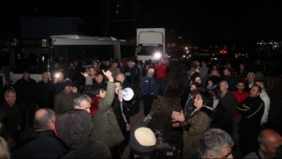 VIDEO/ Banorët e unazës vijojnë rezistencën e tyre