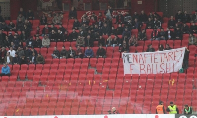 FOTO/ Ndeshja e Partizanit të Ramës, tifozët me pankarta për naftëtarët grevistë