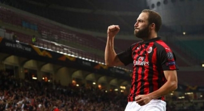 Chelsea/ Higuain kalon me sukses testet mjekësore