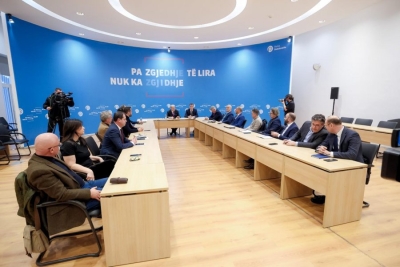 Berisha: Tani duan të falin gjobat, por fillimisht t’u kthejnë lekët atyre që ua kanë marrë nga 2014 me një ligj antikushtetues
