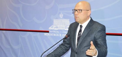 “100 mijë dollarë për të marrë nënshtetësinë shqiptare”, ish-ministri ironizon Ramën: Ofroj pasaportën timen me gjysmën e çmimit