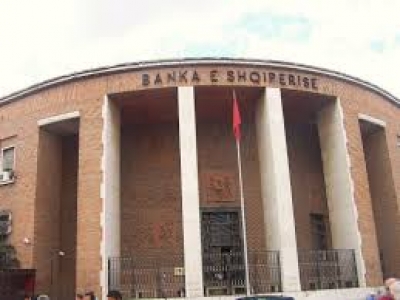 Raporti i Bankës / Familjet shqiptare më pak të ardhura, më shumë shpenzime