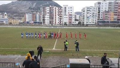 Ndodh në Lezhë/ Arbitri u kërkon tifozëve të mos thirrin ‘Rama ik’, ata ...