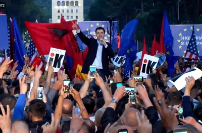LIVE/ Basha nis fjalimin në protestën më të madhe të mbajtur ndonjëherë në Shqipëri