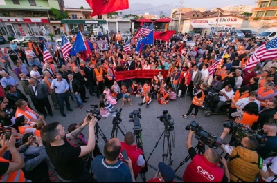 Berisha publikon një album me heronjtë e Unazës së Re. Tmerri i Edvin Krimit dhe Lal Plehut.