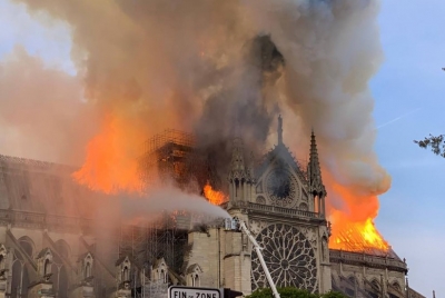 Macron, “Një pjesë e jona u dogj sot”, shkatërrimi i Notre Dame po trondit botën