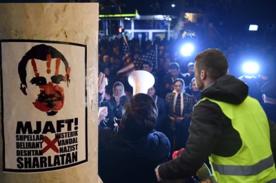 VIDEO/ Banorët e &quot;Astirit&quot; si ata të Francës, në protestë me jelekë