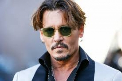 Johnny Depp në telashe, hidhet në gjyq nga ish-truprojat