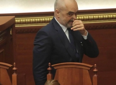 &#039;Punoj 16 orë për 600 mijë lekë, ‘Mashtruesi i gjatë’ thotë do tatohesh më shumë&#039;