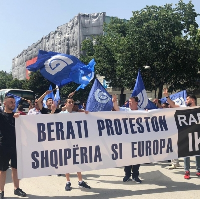 Protesta e opozitës/PD:1200 protestues beratas nisen për Tiranë