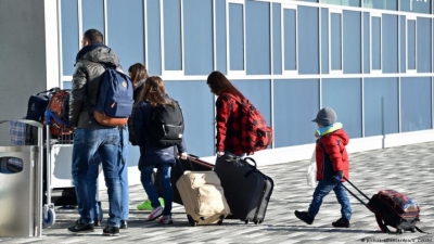 Anketa/ Shifrat trishtuese, 285 mijë të rinj planifikojnë të ikin nga Shqipëria, 40% e totalit