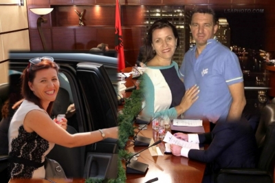 Gent Cakaj godet tavolinën me grusht, në takimin me gazetarët