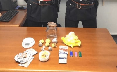 Kërkonin shqiptaren për vjedhjen e një celulari, policia italiane arreston burrin e saj