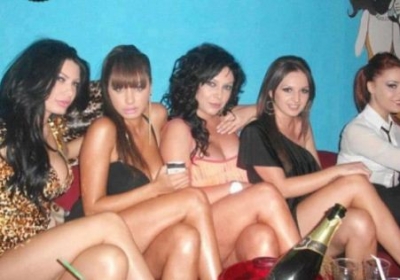 Kapje prej flokësh dhe fjalë të pista, këto janë sherret e mëdha mes femrave të Showbizit shqiptar