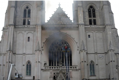 Shpërthen zjarri në katedralen e Nantës në Francë